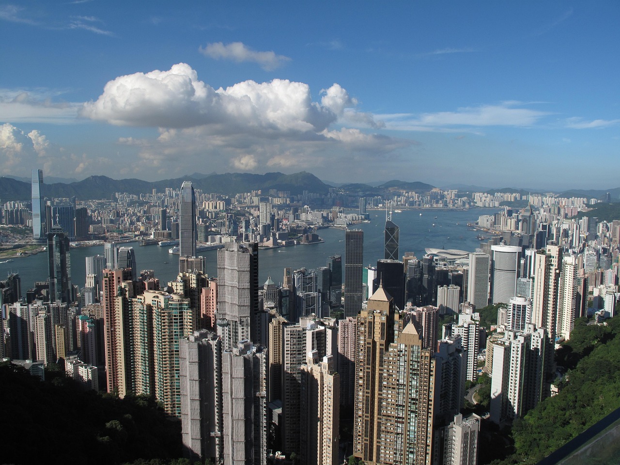 香港电视剧，文化繁荣背后的魅力与变迁