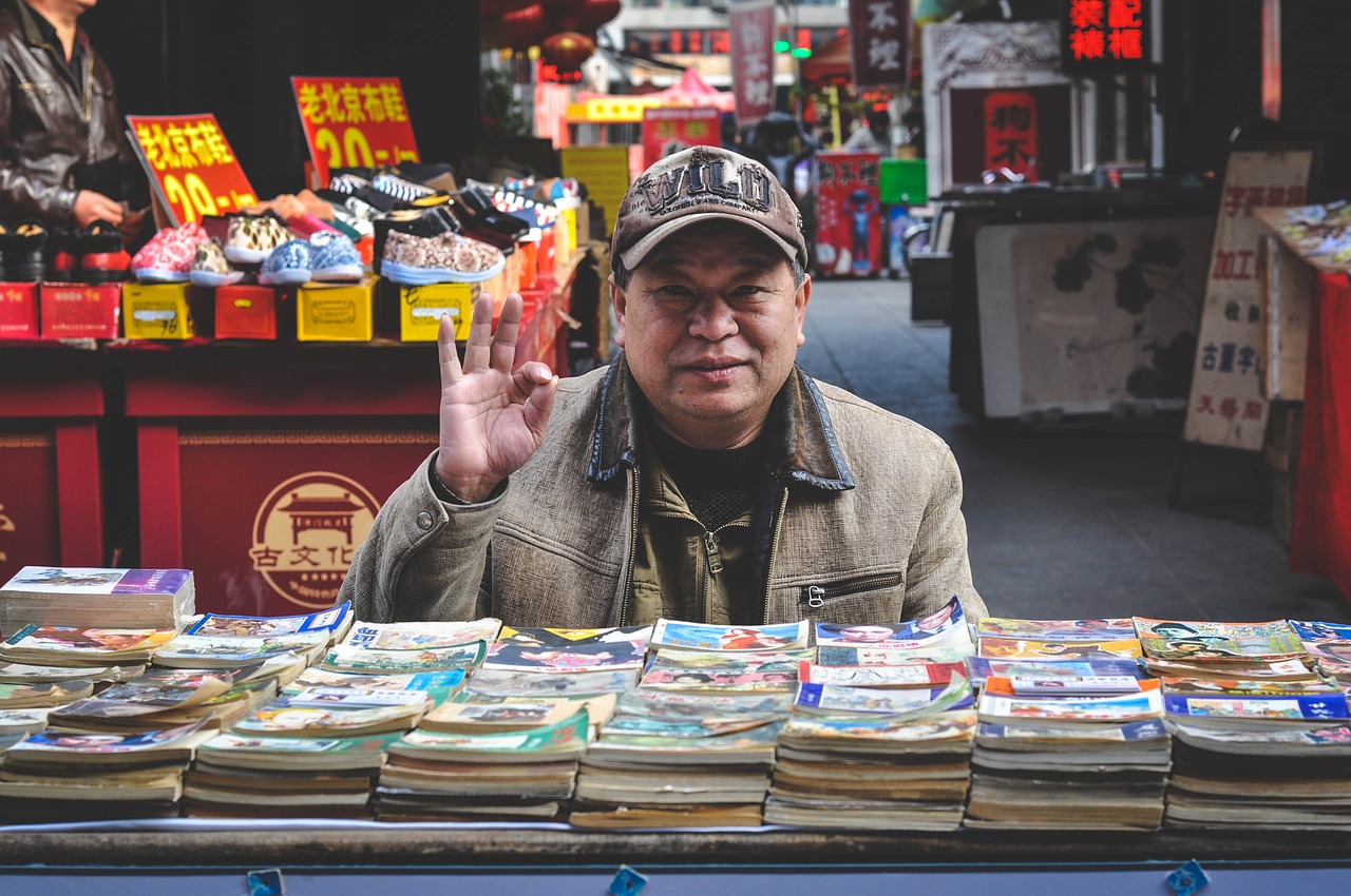 跨界经营新趋势，明星卖周边大热，周边商品成明星新宠