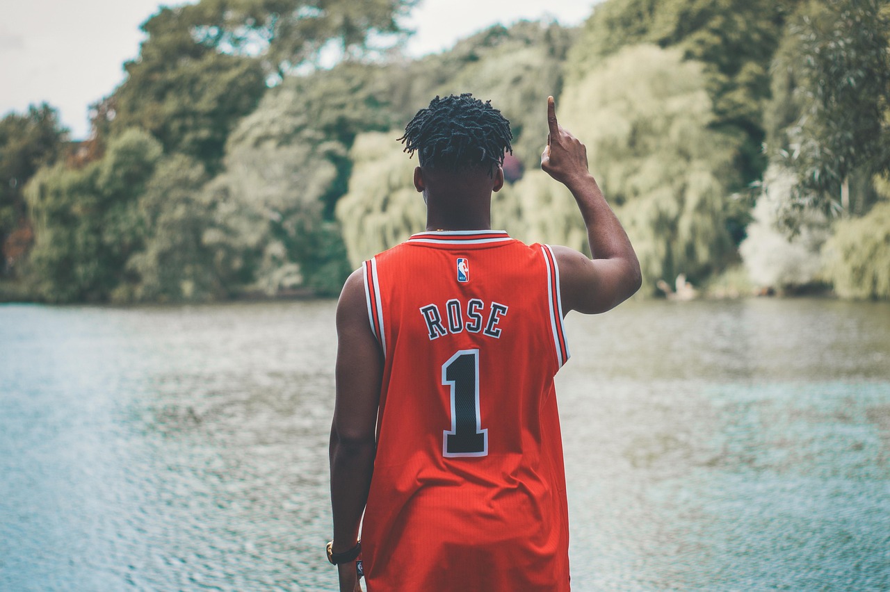 吴亦凡NBA全明星赛跨界碰撞，体育娱乐新风潮亮相！