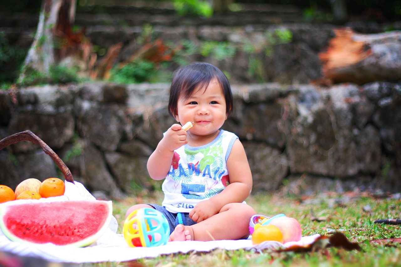 百天宝宝可以看电视吗？——婴幼儿早期教育与电视观看的探讨与争议