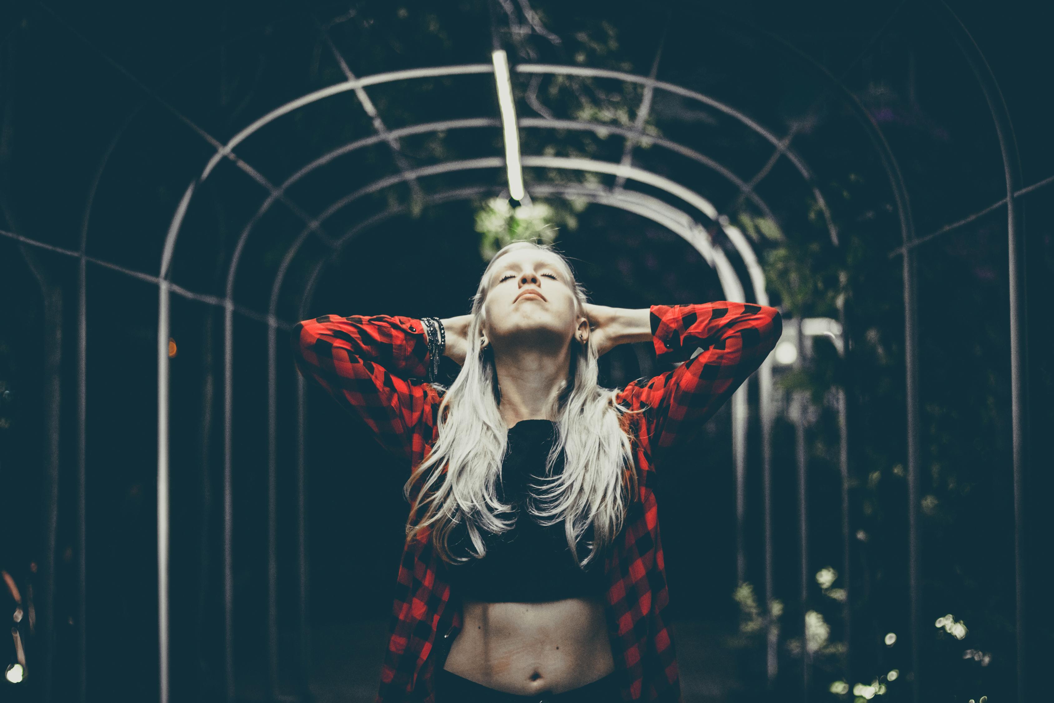 深度解析动漫中的女性反派角色魅力，女反派动漫角色探究